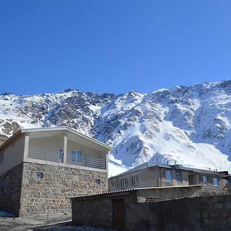 Guest House Qubi Kazbegi Exterior foto