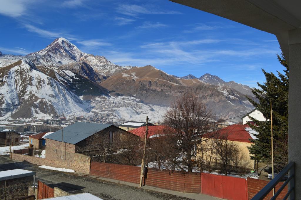 Guest House Qubi Kazbegi Exterior foto