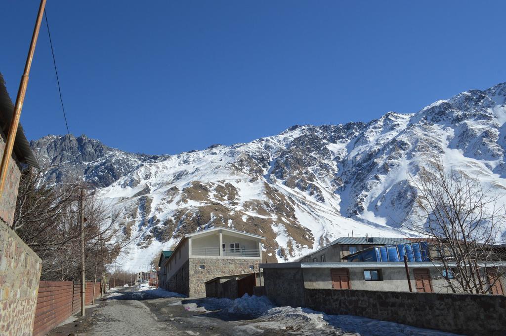 Guest House Qubi Kazbegi Exterior foto
