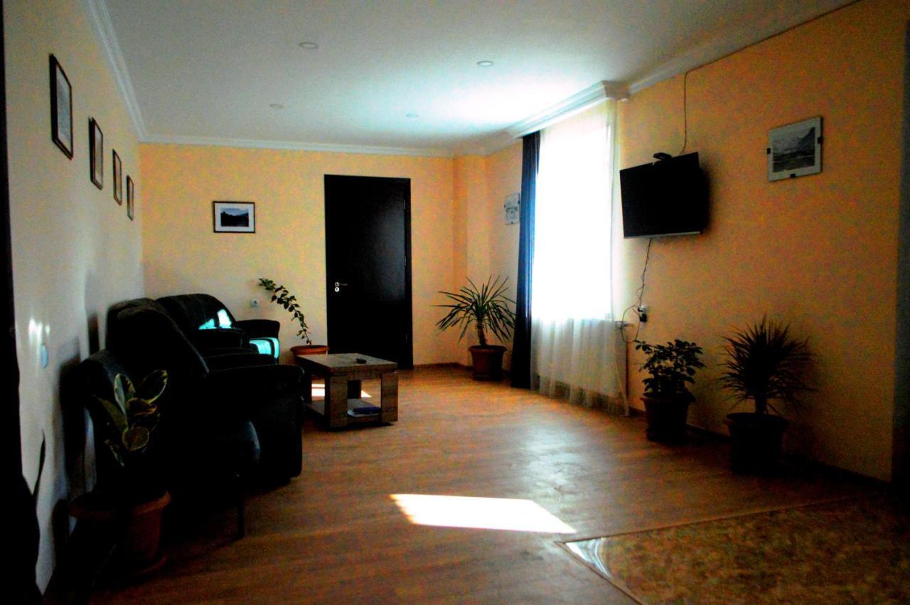 Guest House Qubi Kazbegi Exterior foto
